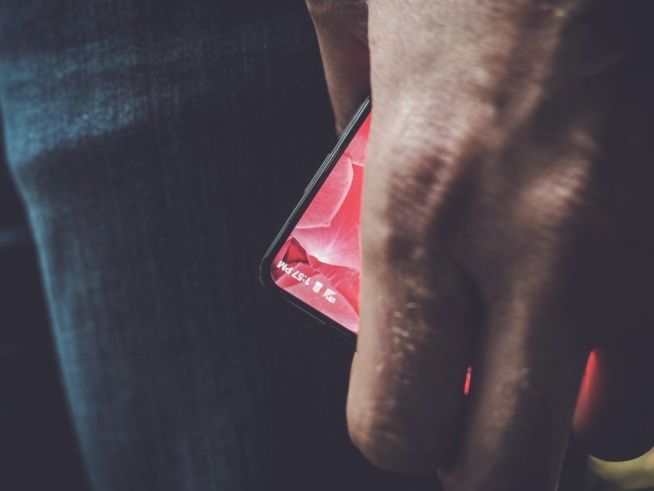 Le co-créateur d’Android, Andy Rubin, présente son prochain téléphone sans bordure