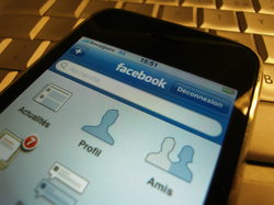 Facebook vise les 100 millions de mobinautes