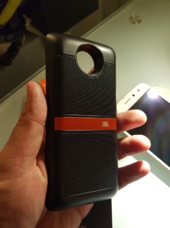 Téléphone modulaire et mods: 3 mois avec le Motorola Moto Z2 Play (1/2) Téléphone modulaire et mods: 3 mois avec le Motorola Moto Z2 Play (1/2)