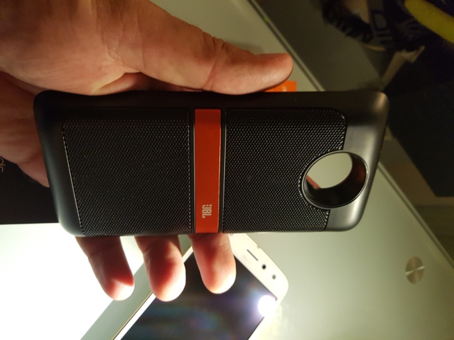 Le mod JBL est le seul haut-parleur valable pour ce téléphone