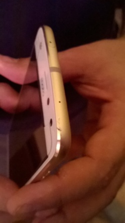 quelques rayures sur la tranche après une chute. quelques rayures sur la tranche après une chute.