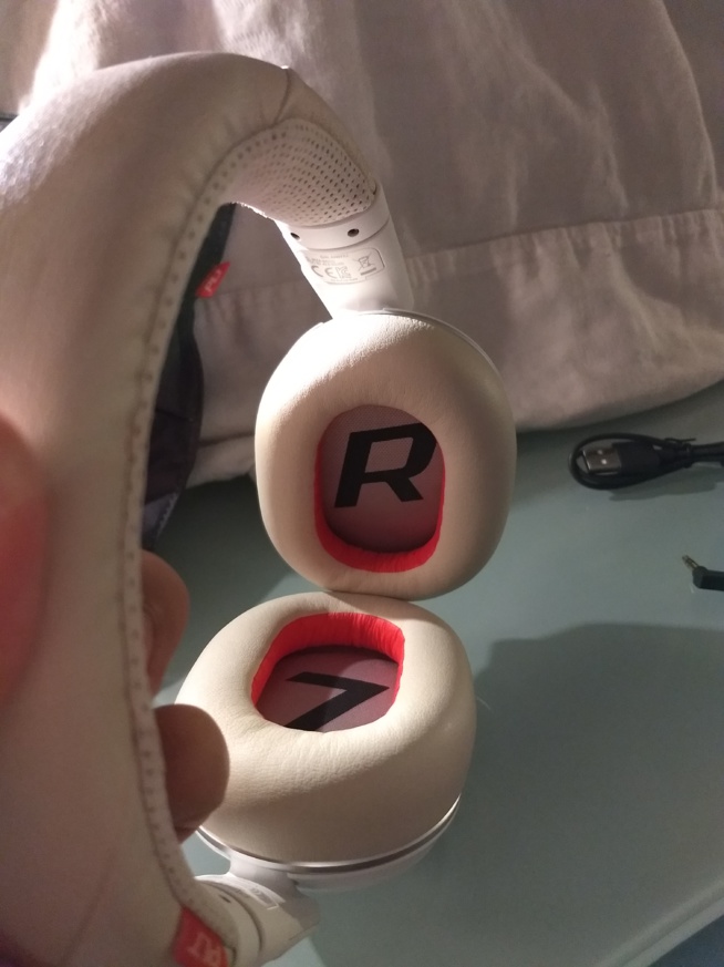 2 mois avec : le casque Plantronics Voyager UC 8200 2 mois avec : le casque Plantronics Voyager UC 8200