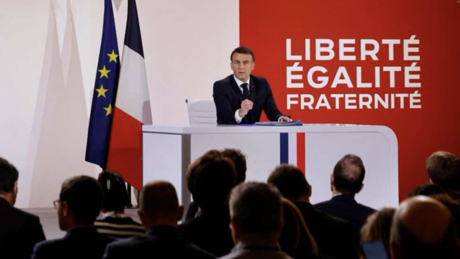 Emmanuel Macron veut réguler l'usage des écrans chez les jeunes enfants Emmanuel Macron veut réguler l'usage des écrans chez les jeunes enfants