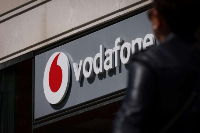 Vodafone cède son activité italienne à Swisscom pour 8 milliards d'euros Vodafone cède son activité italienne à Swisscom pour 8 milliards d'euros