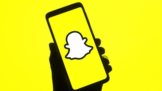 Snapchat franchit les 900 millions d’utilisateurs mensuels et accélère sur l’IA