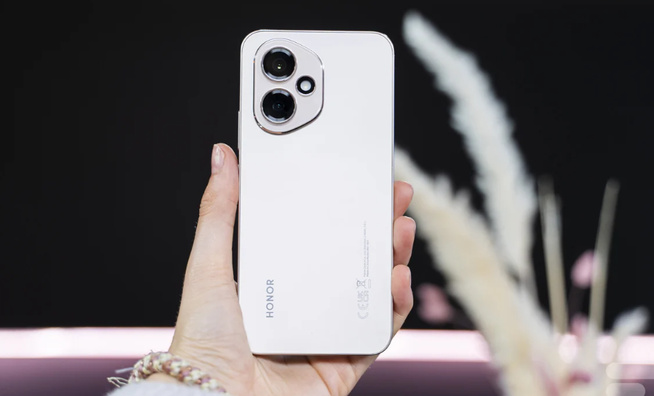 HONOR 400 : Une IA embarquée pour détecter les deepfakes et protéger les appels vidéo HONOR 400 : Une IA embarquée pour détecter les deepfakes et protéger les appels vidéo