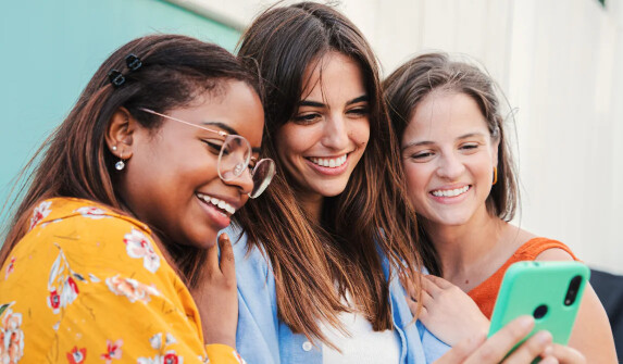 La « génération débordée » : les 36-50 ans à bout face à l’hyperconnexion, selon un rapport Twilio