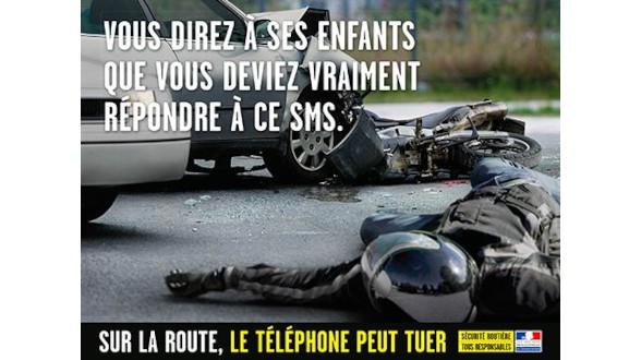 Affiche de la campagne « Sur la route, le téléphone peut tuer » de la Sécurité routière, reprise par le ministère de l’Intérieur. Crédit : Sécurité routière / ministère de l’Intérieur