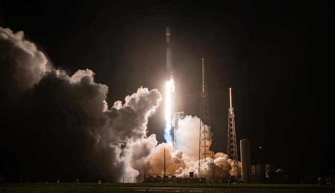 Décollage de la fusée Falcon 9 emportant les cinq premiers satellites BlueBird d’AST SpaceMobile, le 12 septembre 2024. © AST SpaceMobile