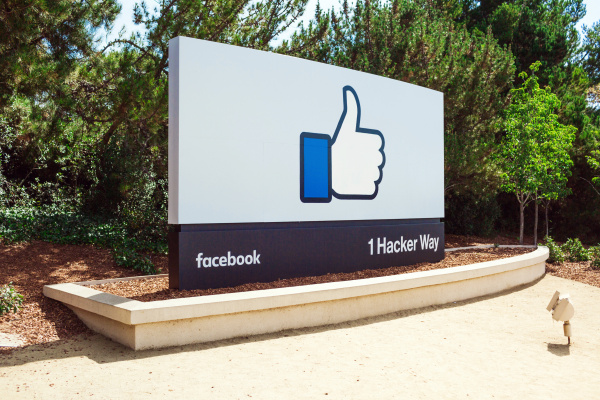 Facebook tire 84% de ses revenus du mobile