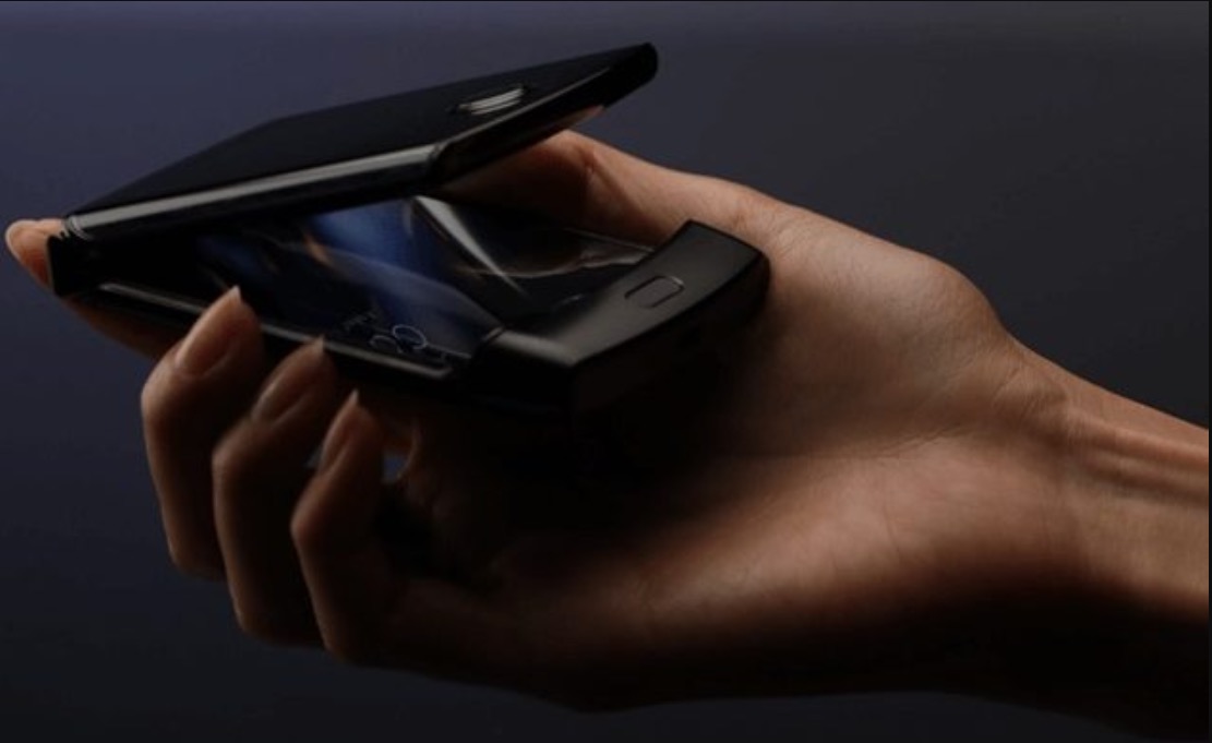 Samsung et Motorola ressuscitent les téléphones à clapet grâce aux écrans pliables