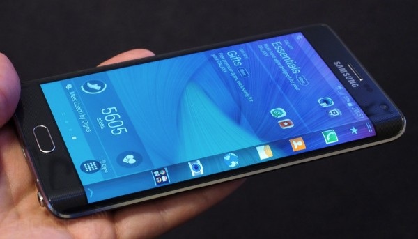 Le Samsung Galaxy Note Edge sera finalement disponible en France