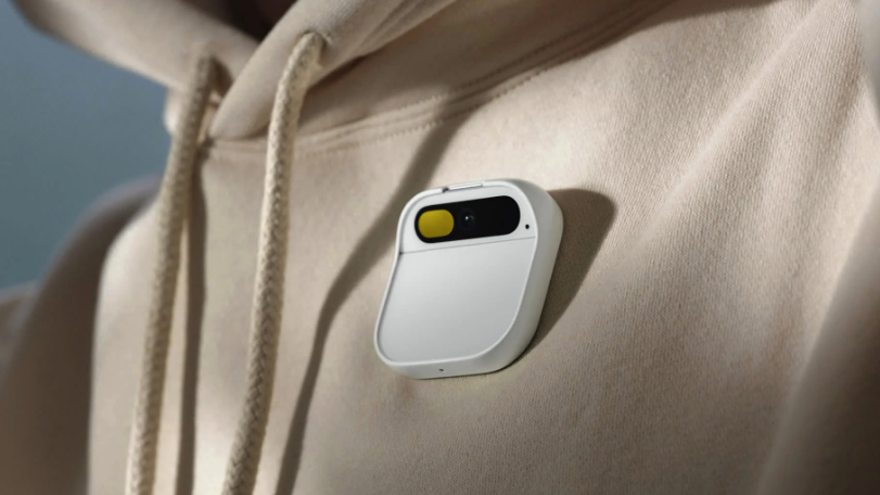 Apple explorerait un AI Pin dopé à l’IA : le pari risqué là où Humane a échoué