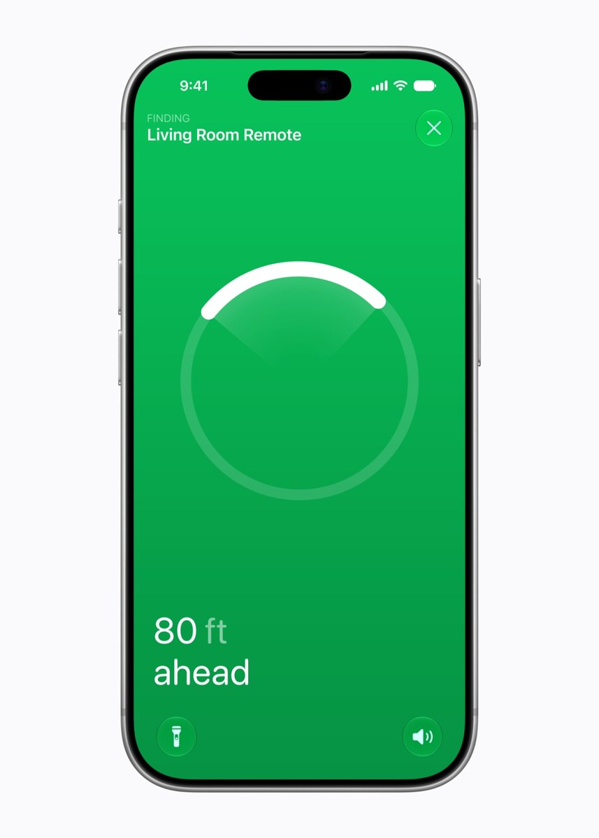 La Localisation précise guide l’utilisateur vers la Siri Remote depuis l’iPhone. © Apple