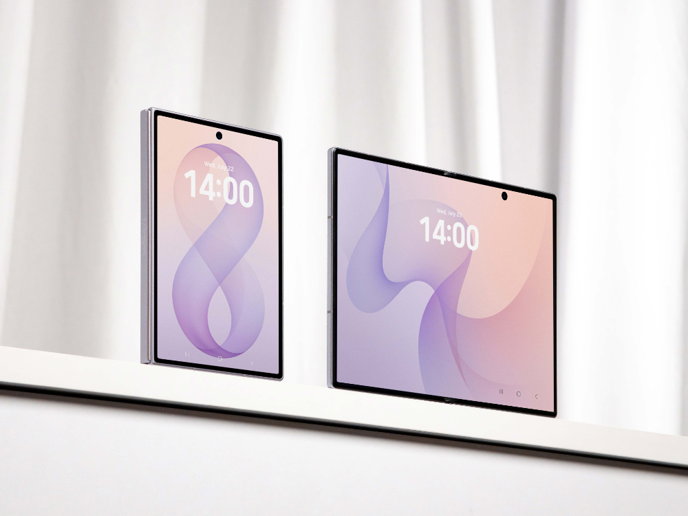 Le Galaxy Z Fold8, fermé et ouvert, dont Samsung revendique une hausse des ventes en Europe. © Samsung