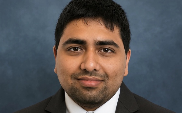 Apple rebat les cartes de son équipe IA : John Giannandrea part, Amar Subramanya (Microsoft) arrive aux commandes