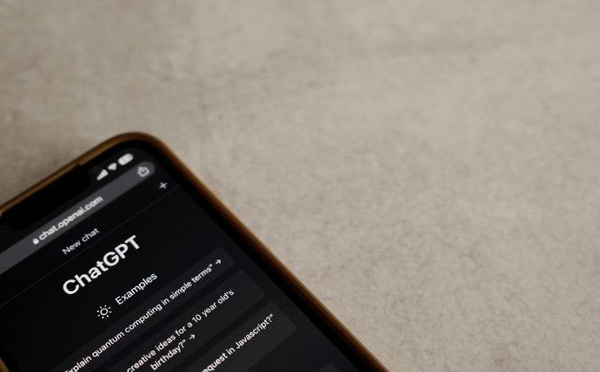 ChatGPT : les désinstallations explosent après l’annonce d’un contrat avec le Pentagone