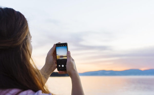 85 % des Français utilisent leur téléphone pour prendre des photos