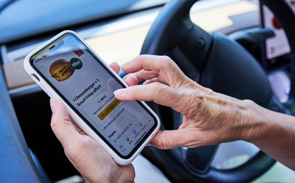 McDonald's lance un réseau publicitaire dans son app et son drive, et vise 1 milliard de dollars
