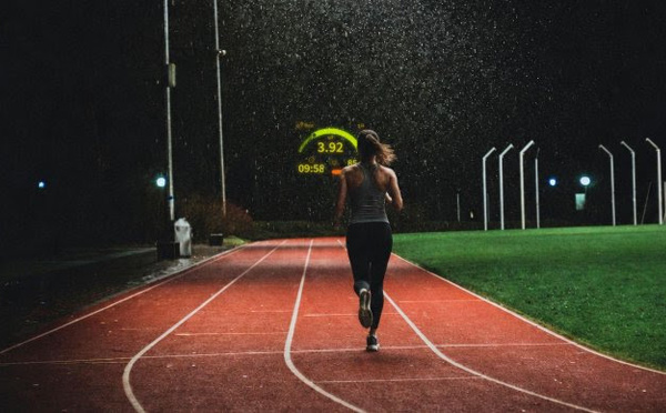 ENGO : des lunettes connectées à réalité augmentée pour courir et pédaler en toute sécurité